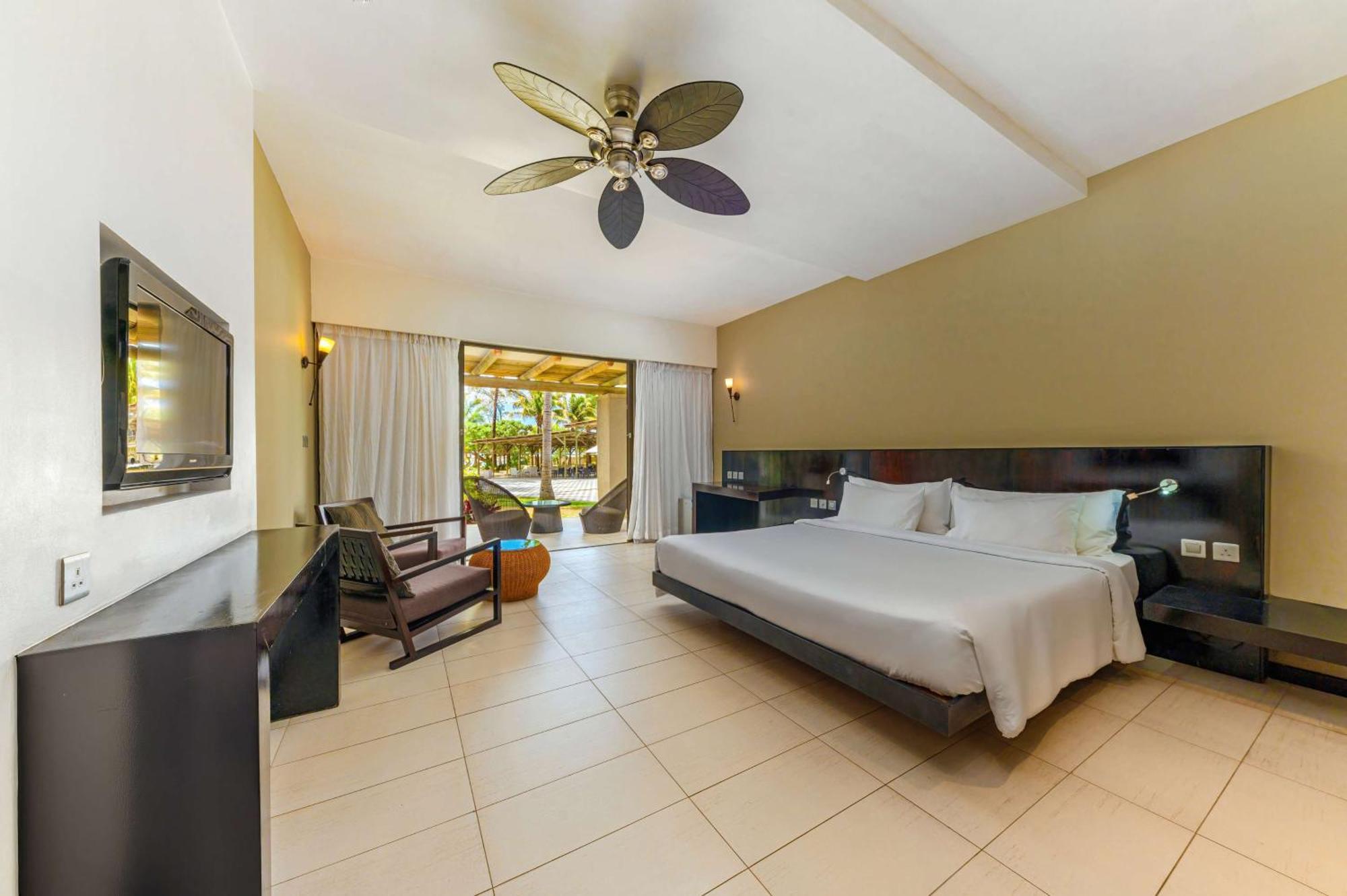 Palmar Crystals Beach Resort Belle Mare, A Member Of Radisson Individuals מראה חיצוני תמונה